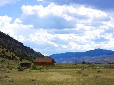 518 E River Rd, Emigrant, MT, 59027