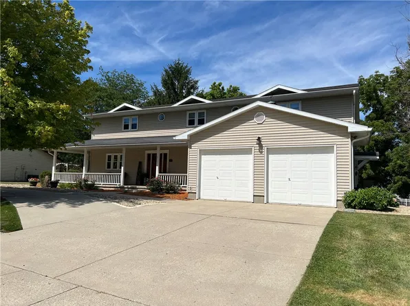 735 Country Manor Dr, Decatur, IL 62521
