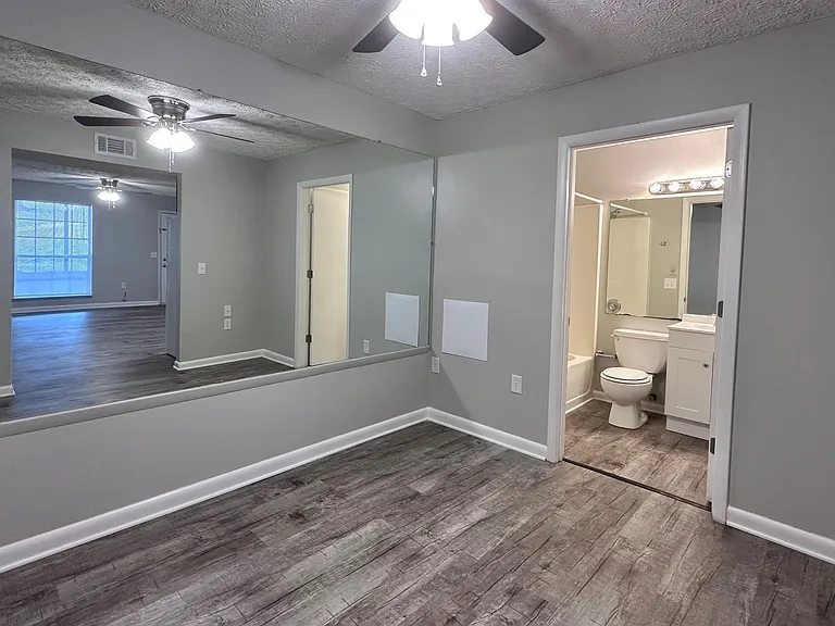 Lakeland Hills Apartment Homes — Photo 24