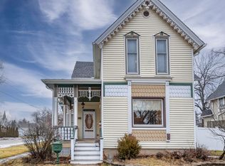 221 W 1st St, Genoa, IL 60135