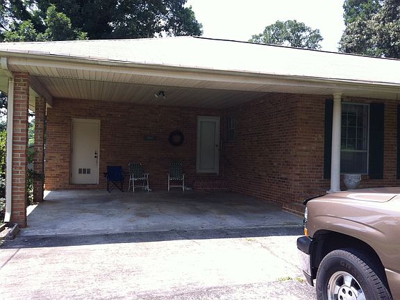 2 car carport, utility room