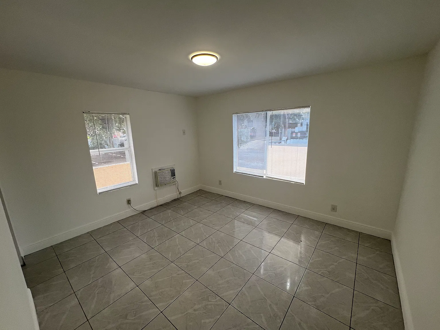 2 bed, 600 sqft, $1,900 — Photo 4