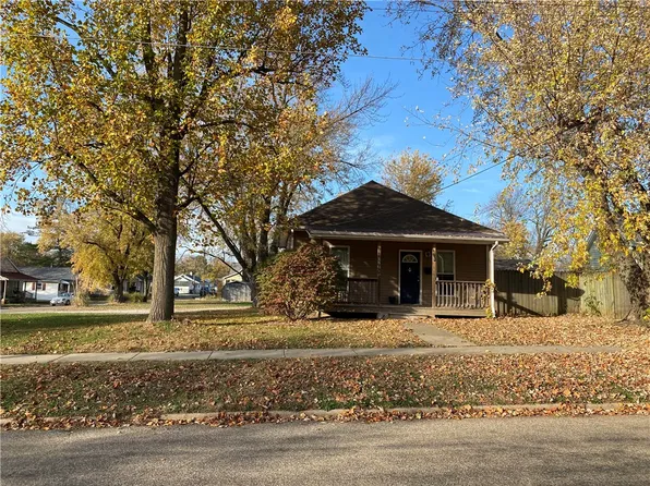 13 W Madison Ave, Charleston, IL 61920