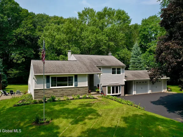 8 Dutch Meadow Lane, Clifton Park, NY 12148