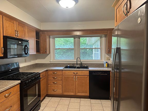 5th image of 3728 Beach St
