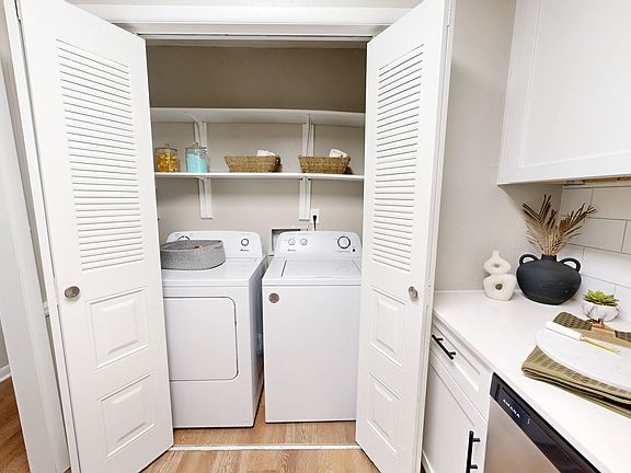 Newly Renovated Kitchen and In-Home Washer & Dryer