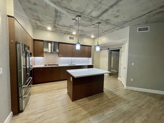 4th image of 553 W Date St #215