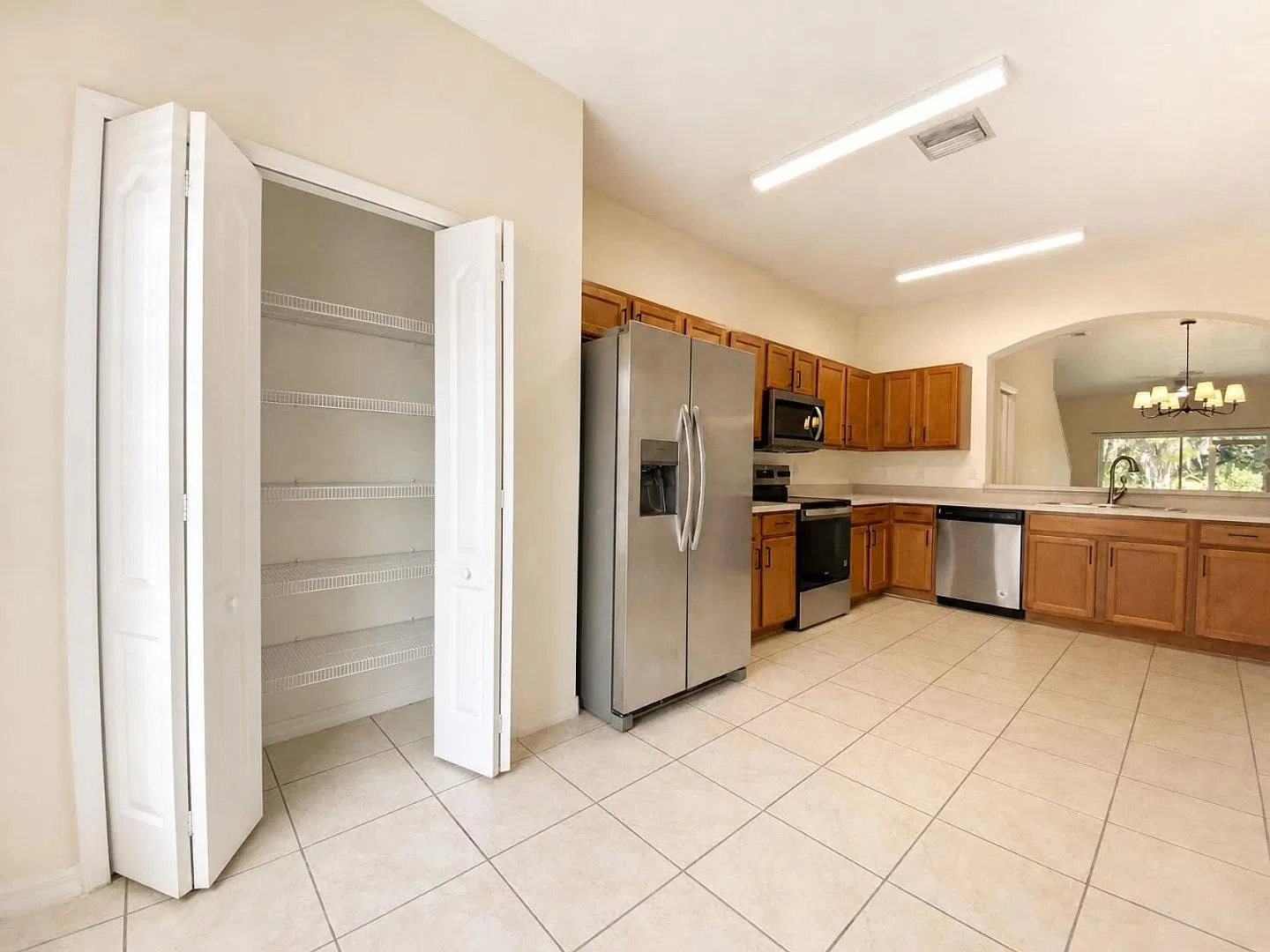 3-Bedroom Townhome In Desirable Autumnwood Grove South Lakeland — Photo 4
