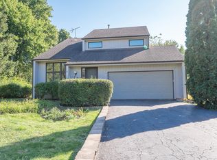 724 Kerry Ct, Gilberts, IL 60136