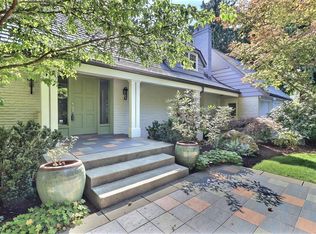 3977 Lexington Ave, Saanich, BC V8N 3Z5