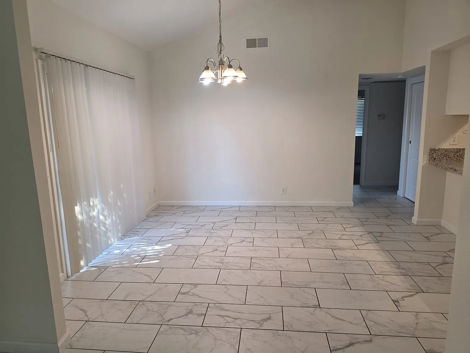 2 bed, 1000 sqft, $2,200 — Photo 2