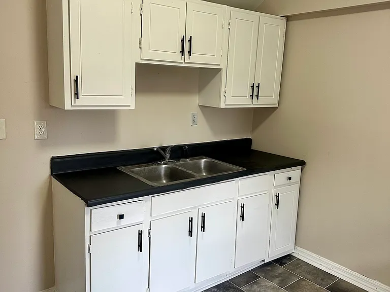 905 Sapphire Rd — Photo 2