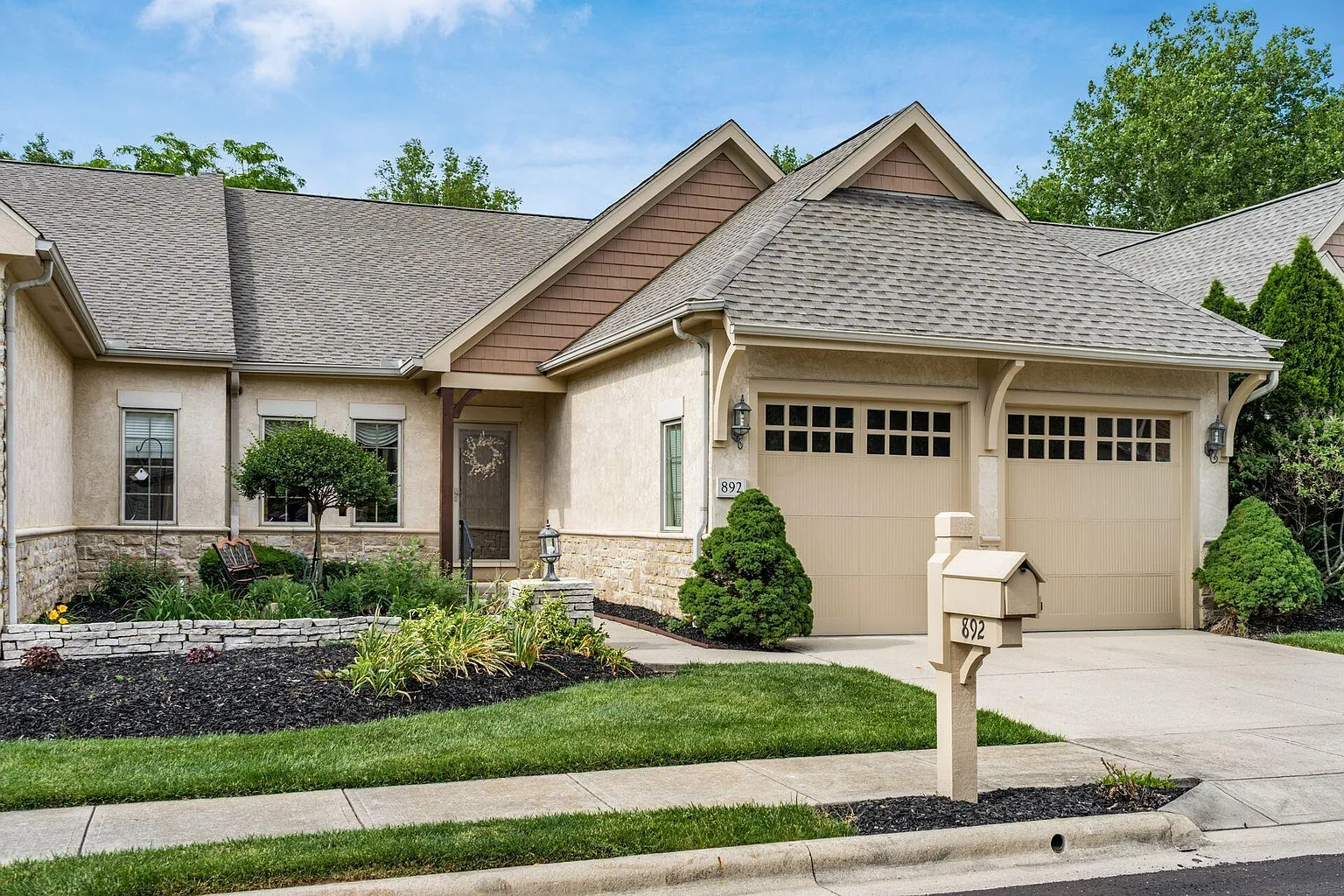 892 Mendes Ct photo 1