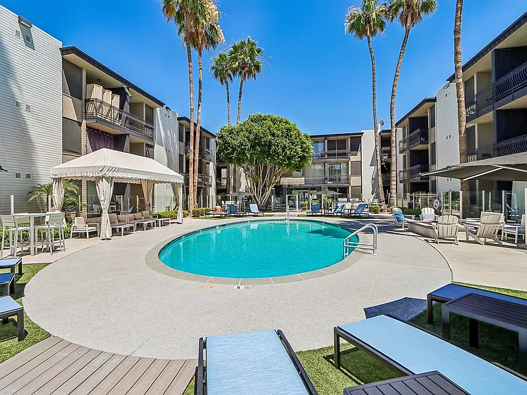 41-web-or-mls-N 7th Ave-0905-915