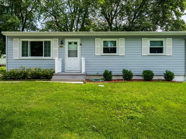 1307 Pinehurst Dr, Bloomington, IL 61704