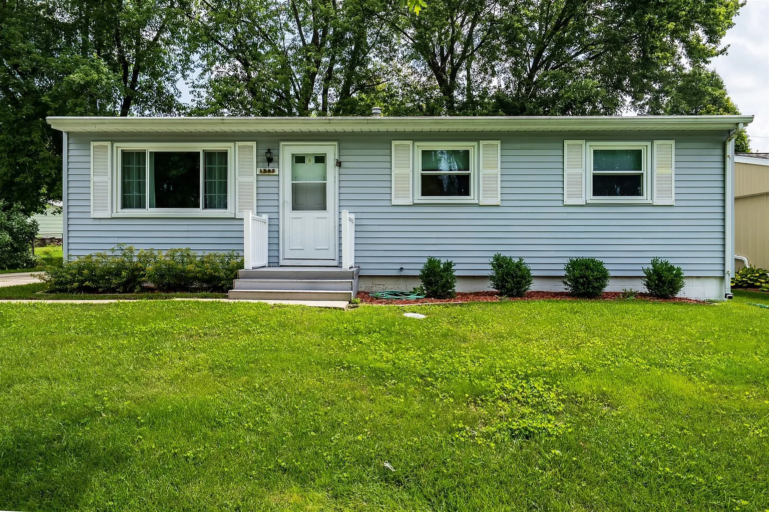 1307 Pinehurst Dr photo 1