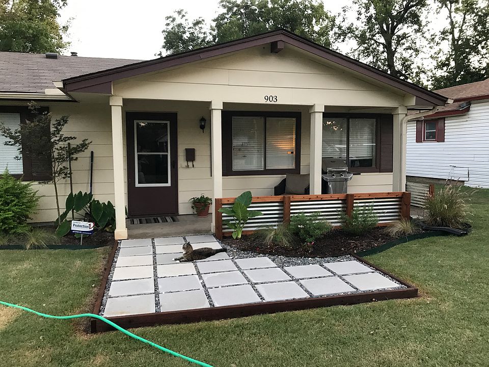 1st image of 903 W Leland Ave