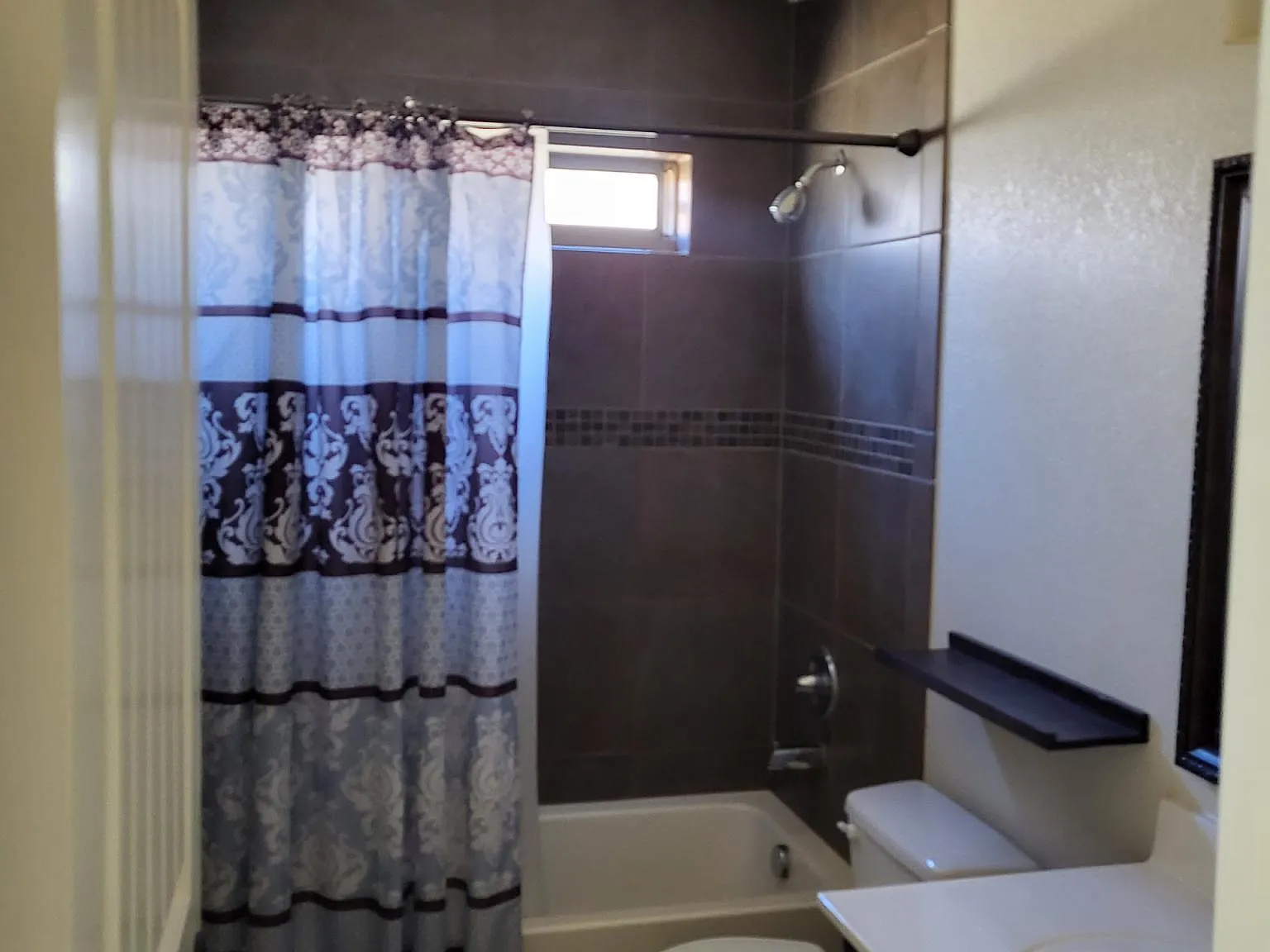 4 bed, 2.5 bath, 1631 sqft, $1,900 — Photo 3