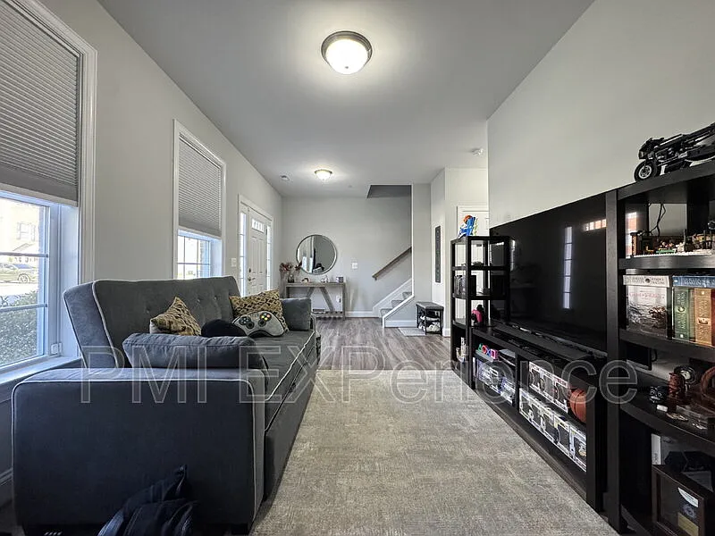 3 bed, 3.5 bath, 2163 sqft, $2,900 — Photo 4