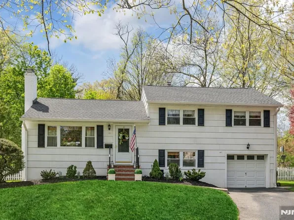 280 Eldon Ct, Ridgewood, NJ 07450