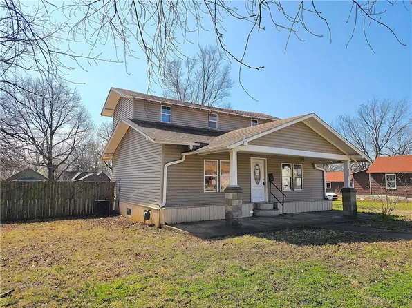 430 E 2nd Ave, Garnett, KS 66032