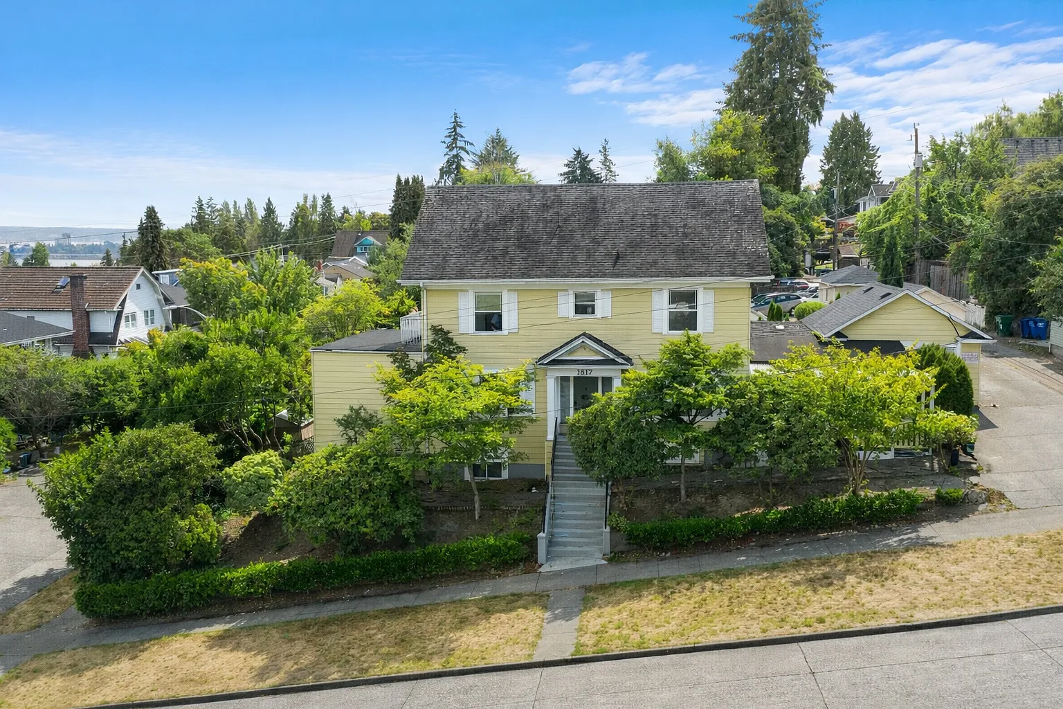9 bed, 2400 sqft, $10,350 — Photo 1