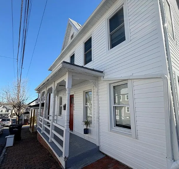 115 E Monmouth St — Photo 2