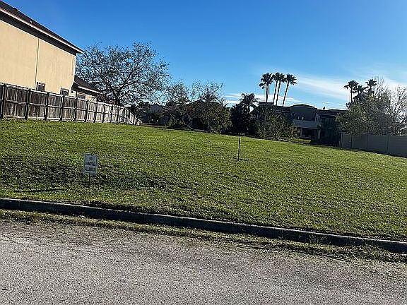 4th image of 3208 Noble Dr