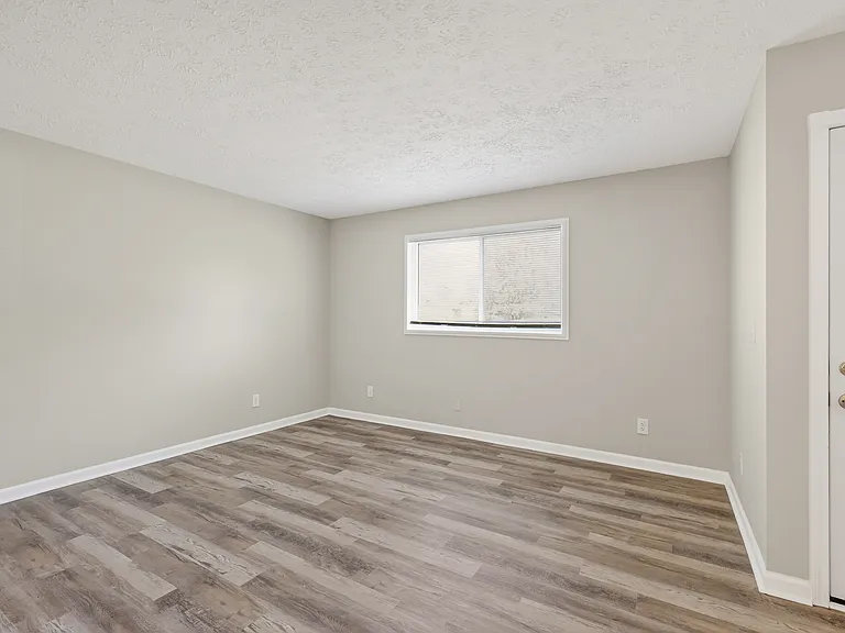 601 E Grundy St #B — Photo 8