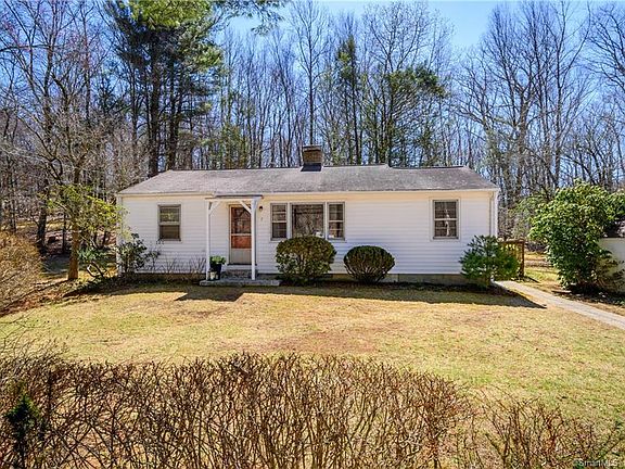 2nd image of 7 Rockwood Ln