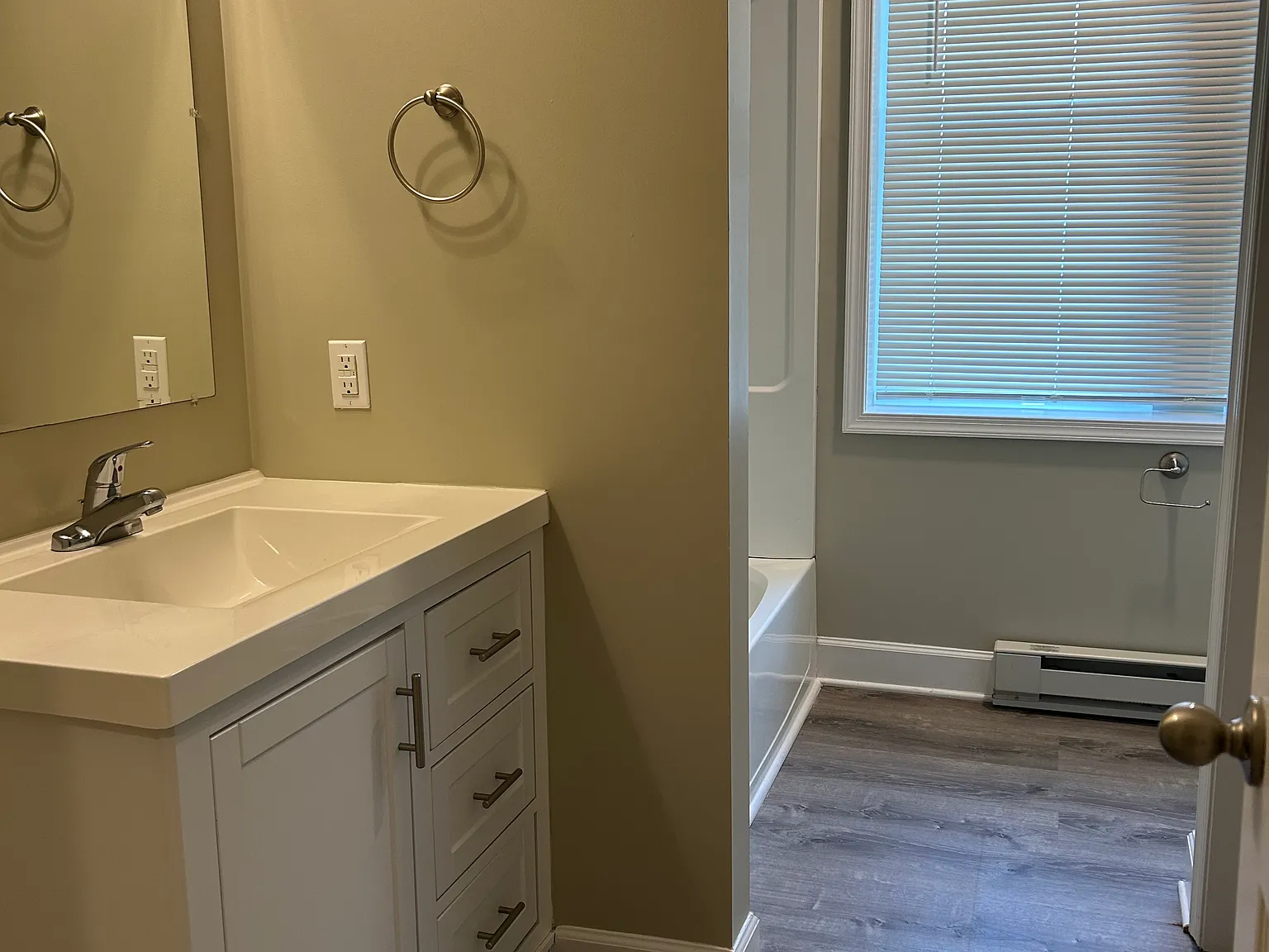 2 bed, 1300 sqft, $1,400 — Photo 3