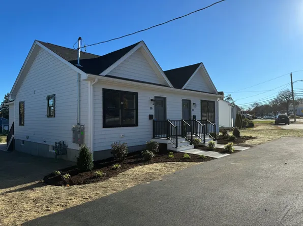 82 Wayside Dr, Cranston, RI 02920