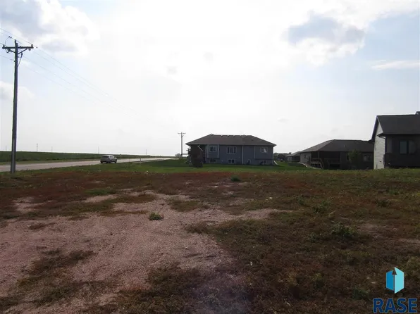 509 Jameson Cir, Hartford, SD 57033