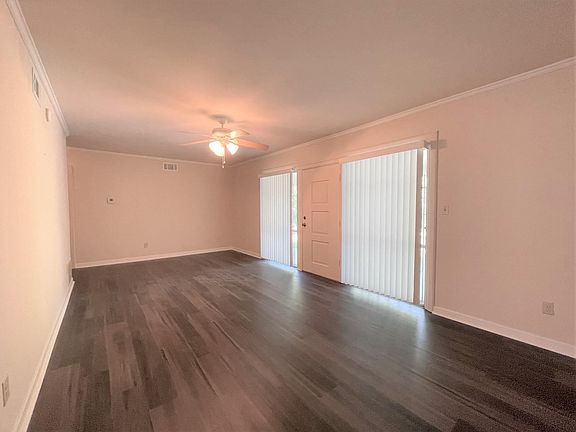 3rd image of 726 Gentian Dr
