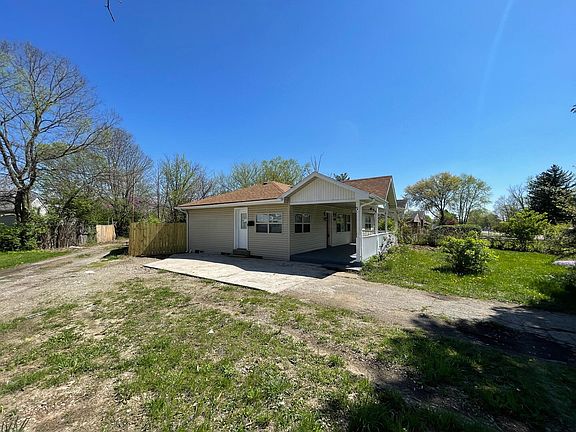 3rd image of 1750 Laurel Ave