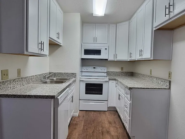 Arborgate Apartments — Photo 8