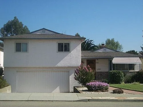 18516 Center St photo 1