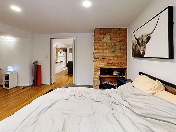 3rd image of 910 W Wrightwood Ave #F