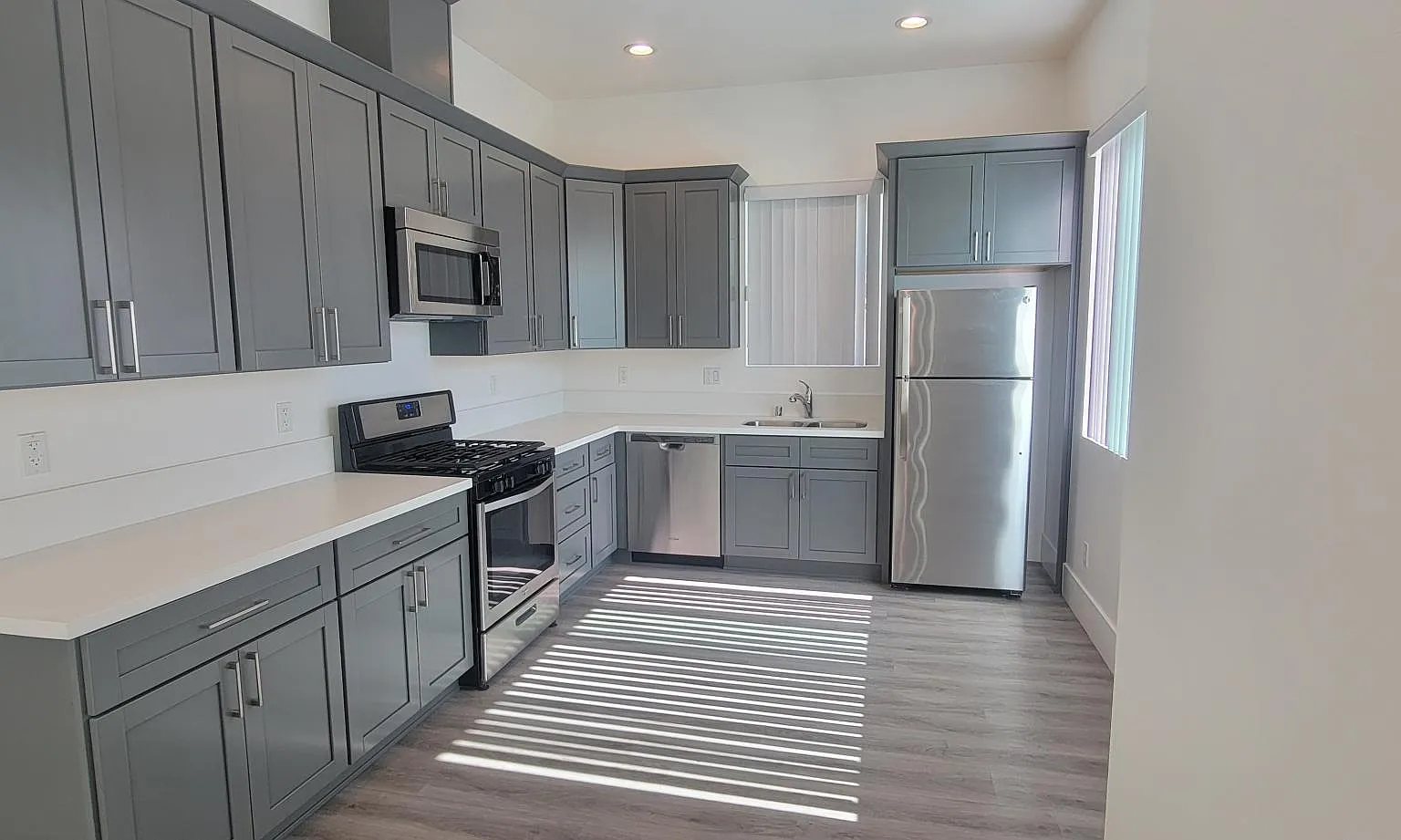 4 bed, 3.5 bath, 2260 sqft, $5,250 — Photo 4
