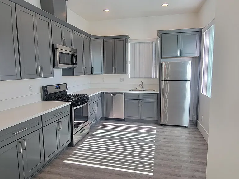 5809 Cleon Ave — Photo 4