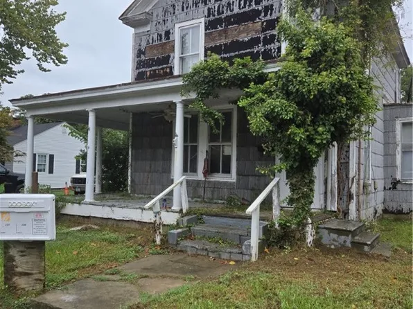 808 Fontaine St, Franklin, VA 23851