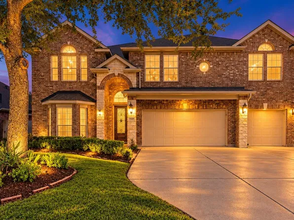 2105 Woodland Ct, Pearland, TX 77581