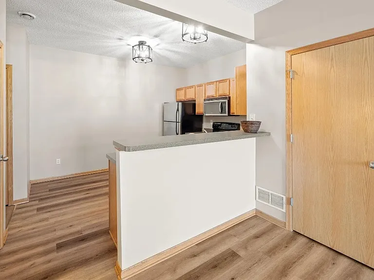 942 Crossing Way — Photo 3
