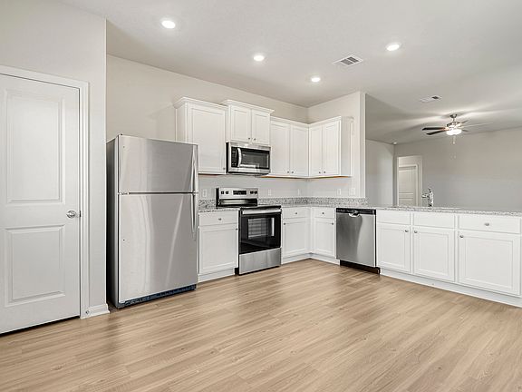 The kitchen comes with a full suite of energy-efficient appliances!