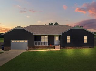 450 N Point Dr, Summertown, TN 38483