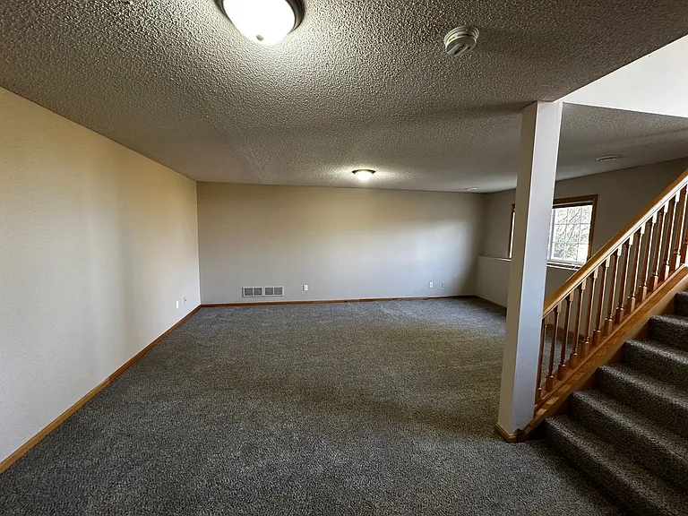 402 Creekside Dr — Photo 14