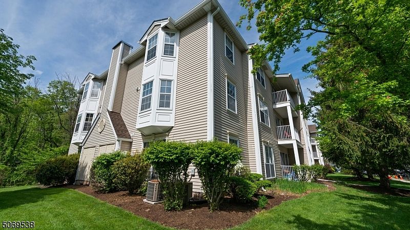 1st image of 127 Rachel Ct