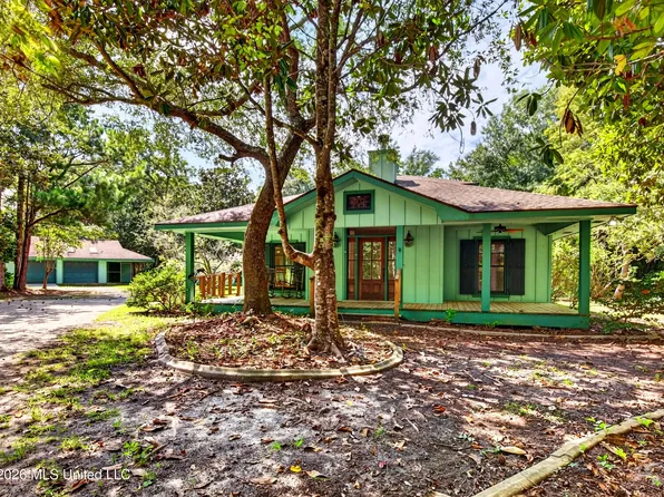 401 Turner St, Waveland, MS 39576