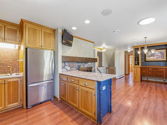 3rd image of 291 Evergreen Rd