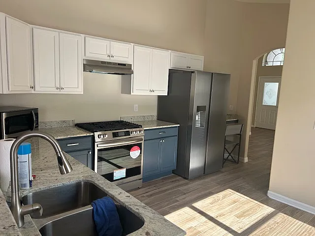 4 bed, 2086 sqft, $2,500 — Photo 2